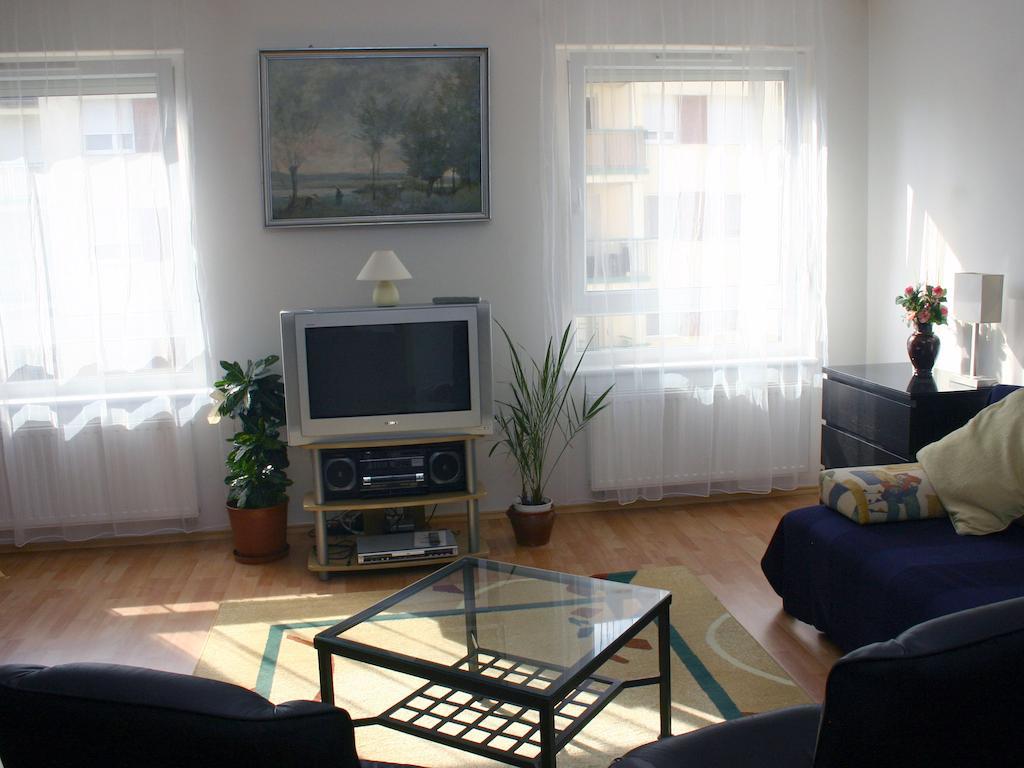 Arriva Apartment, optional indoor parking Boedapest Kamer foto
